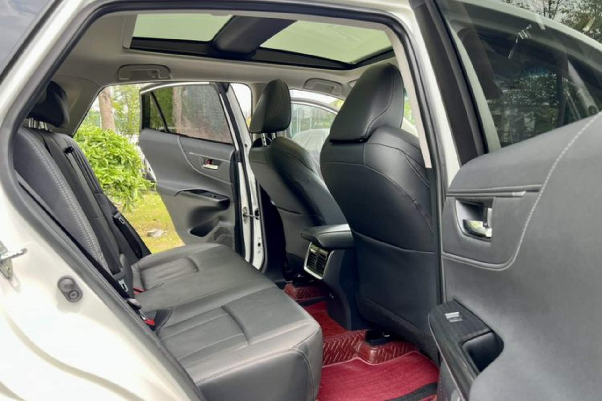 Used Toyota Harrier 2022 2.0L CVT Two-Wheel Drive Deluxe Edition Interior 3