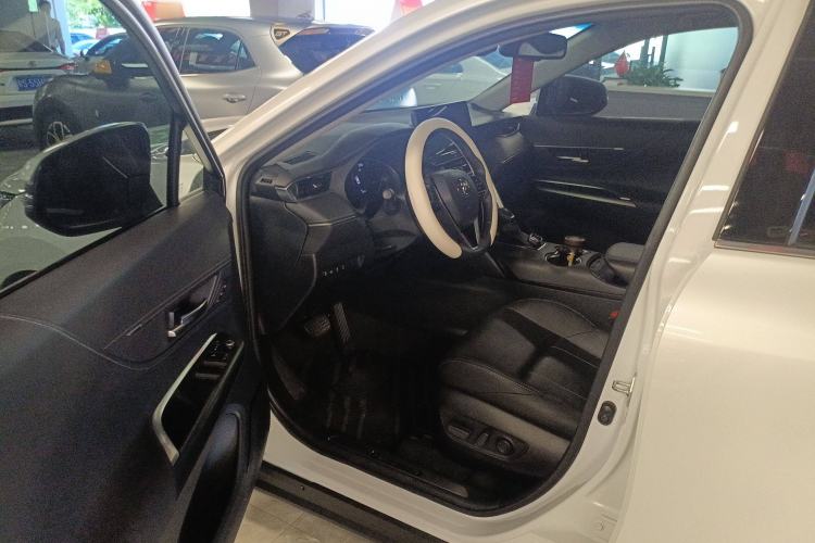 Used Toyota Harrier 2022 2.0L CVT Two-Wheel Drive Deluxe Edition Interior 3