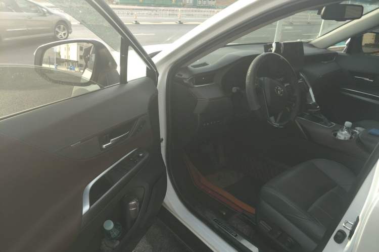 Used Toyota Harrier 2022 2.0L CVT Two-Wheel Drive Deluxe Edition Interior 3