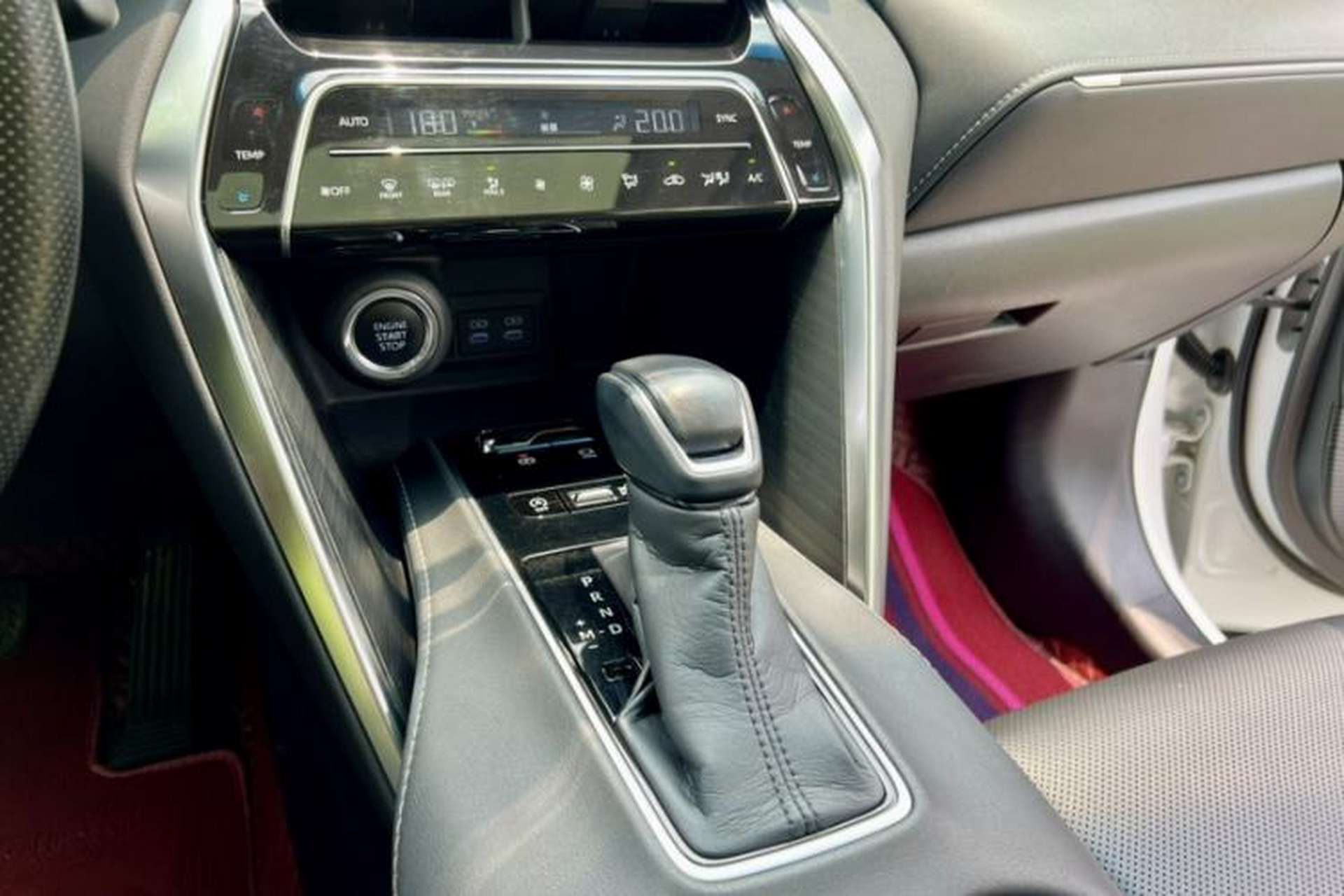 Used Toyota Harrier 2022 2.0L CVT Two-Wheel Drive Deluxe Edition Interior 9