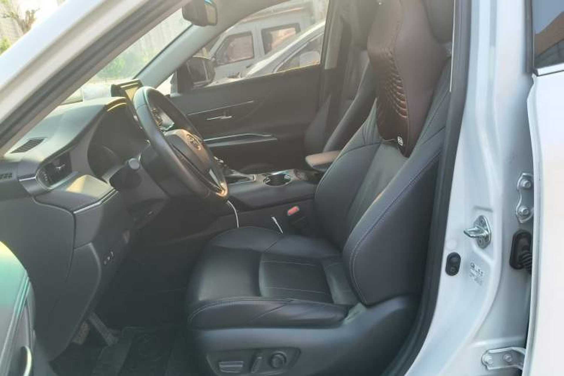 Used Toyota Harrier 2022 Dual-Engine 2.5L CVT Two-Wheel Drive Luxury Edition Left Front Seat