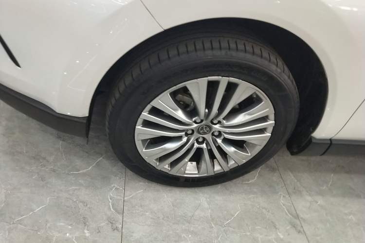 Used Toyota Harrier 2022 Dual-Engine 2.5L CVT Four-Wheel Drive Luxury Edition Left Front Wheel Hub