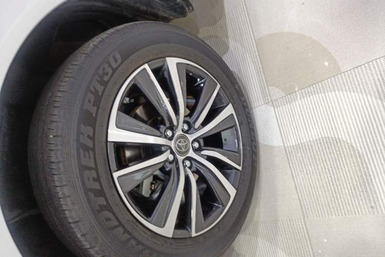 Used Toyota Harrier 2022 Dual-Engine 2.5L CVT Two-Wheel Drive Luxury Edition Left Front Wheel Hub