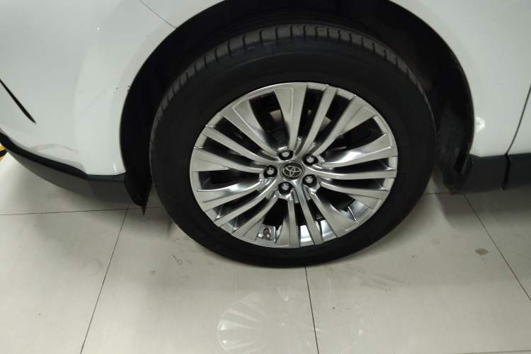 Used Toyota Harrier 2022 Dual-Engine 2.5L CVT Four-Wheel Drive Luxury Edition Left Front Wheel Hub