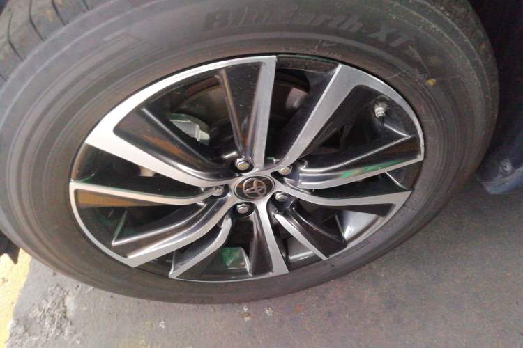 Used Toyota Harrier 2022 Dual-Engine 2.5L CVT Two-Wheel Drive Luxury Edition Left Front Wheel Hub