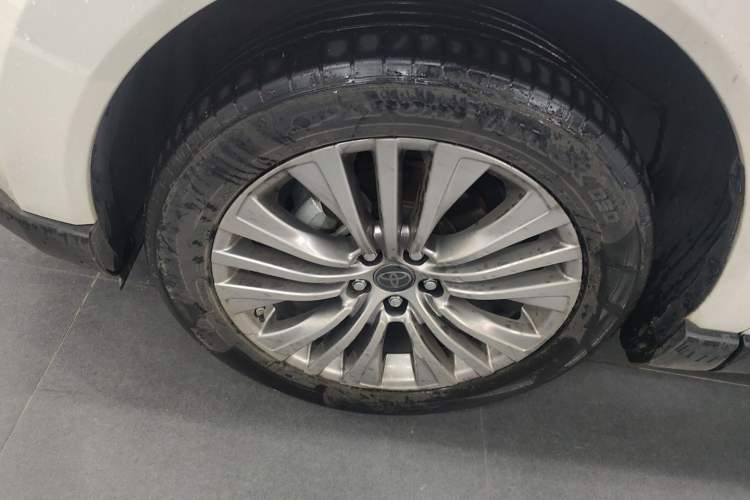Used Toyota Harrier 2022 Dual-Engine 2.5L CVT Four-Wheel Drive Luxury Edition Left Front Wheel Hub