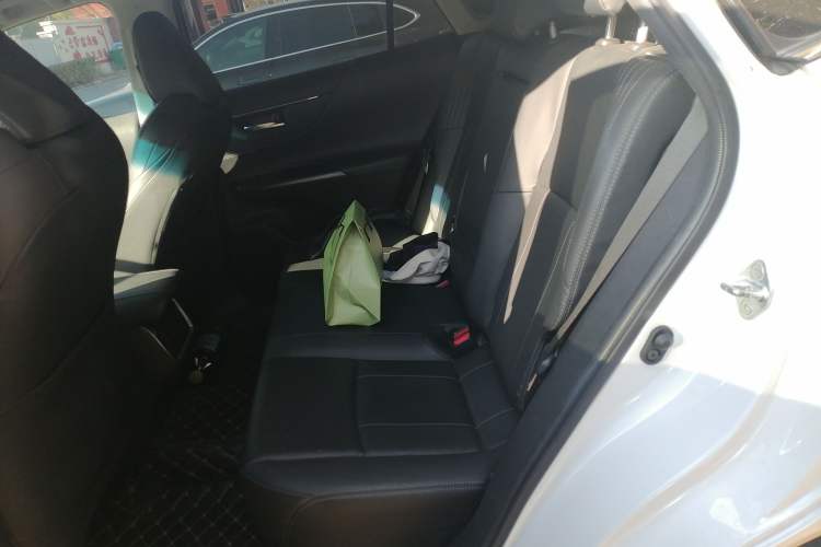 Used Toyota Harrier 2022 2.0L CVT Two-Wheel Drive Deluxe Edition Left Rear Seat