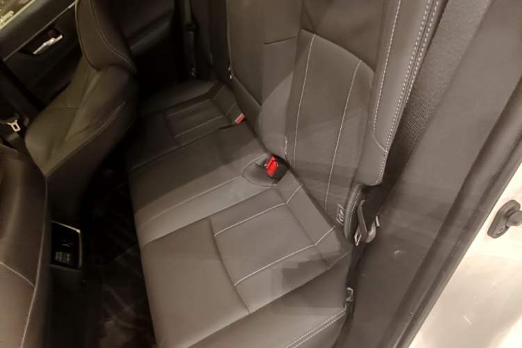 Used Toyota Harrier 2022 2.0L CVT Two-Wheel Drive Deluxe Edition Left Rear Seat