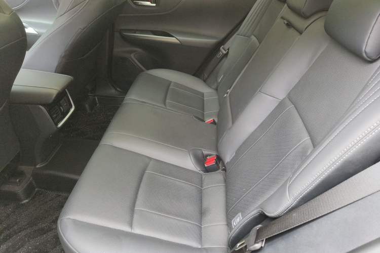 Used Toyota Harrier 2022 2.0L CVT Two-Wheel Drive Deluxe Edition Left Rear Seat