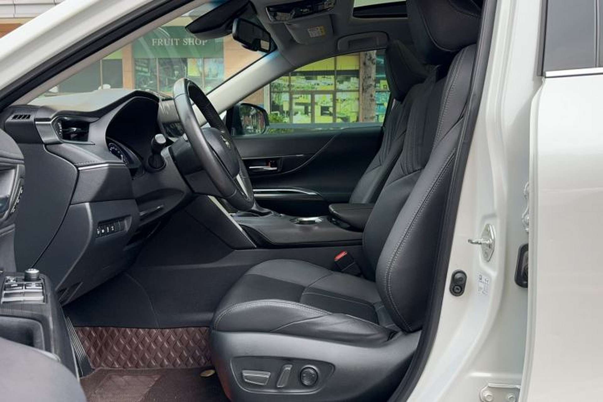 Used Toyota Harrier 2022 2.0L CVT Two-Wheel Drive Deluxe Edition Left Rear Seat