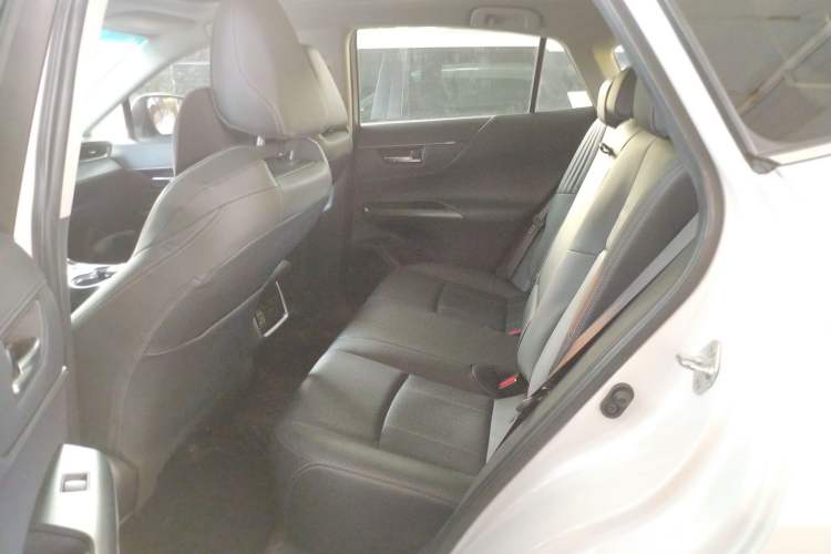 Used Toyota Harrier 2022 2.0L CVT Two-Wheel Drive Deluxe Edition Left Rear Seat