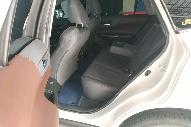 Used Toyota Harrier 2022 2.0L CVT Two-Wheel Drive Deluxe Edition Left Rear Seat
