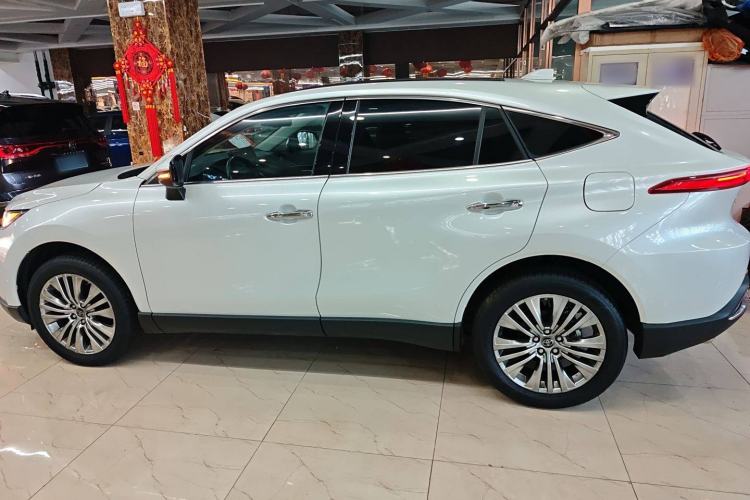 Used Toyota Harrier 2022 2.0L CVT Two-Wheel Drive Deluxe Edition Left Side
