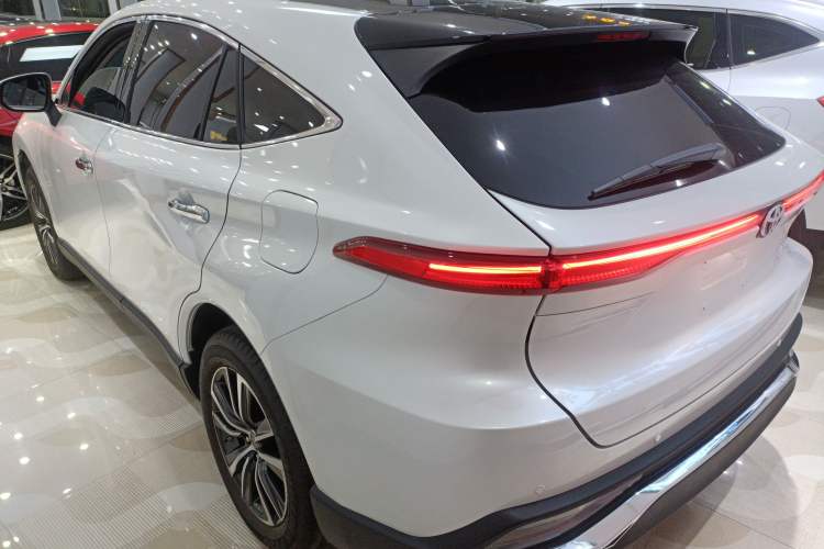 Used Toyota Harrier 2022 Dual-Engine 2.5L CVT Two-Wheel Drive Luxury Edition Left Side