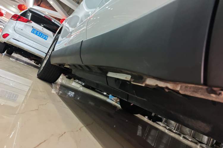 Used Toyota Harrier 2022 2.0L CVT Two-Wheel Drive Deluxe Edition Left Side Sill