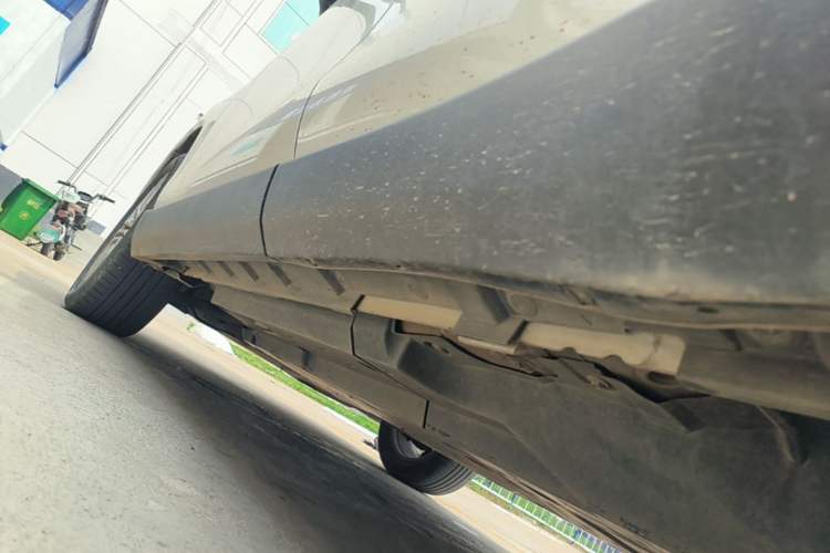 Used Toyota Harrier 2022 2.0L CVT Two-Wheel Drive Deluxe Edition Left Side Sill