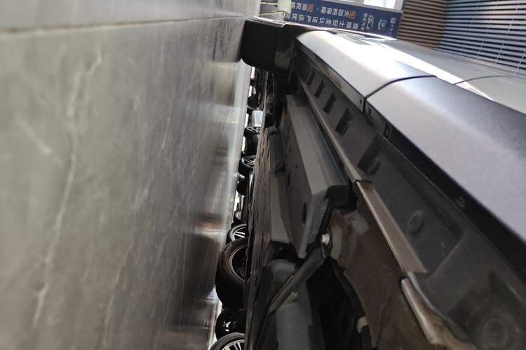 Used Toyota Harrier 2022 Dual-Engine 2.5L CVT Four-Wheel Drive Flagship Edition Left Side Sill