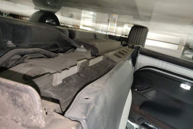 Used Toyota Harrier 2022 Dual-Engine 2.5L CVT Four-Wheel Drive Luxury Edition Left Side Sill