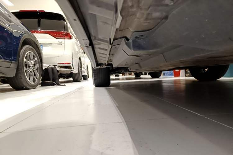 Used Toyota Harrier 2022 2.0L CVT Two-Wheel Drive Deluxe Edition Left Side Sill