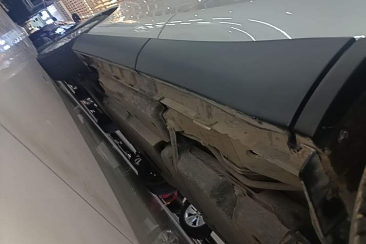 Used Toyota Harrier 2022 Dual-Engine 2.5L CVT Four-Wheel Drive Luxury Edition Left Side Sill