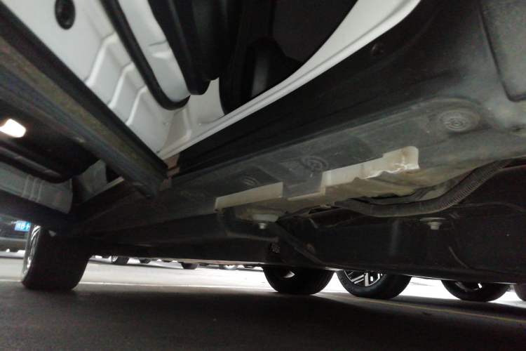 Used Toyota Harrier 2022 Dual-Engine 2.5L CVT Two-Wheel Drive Luxury Edition Left Side Sill