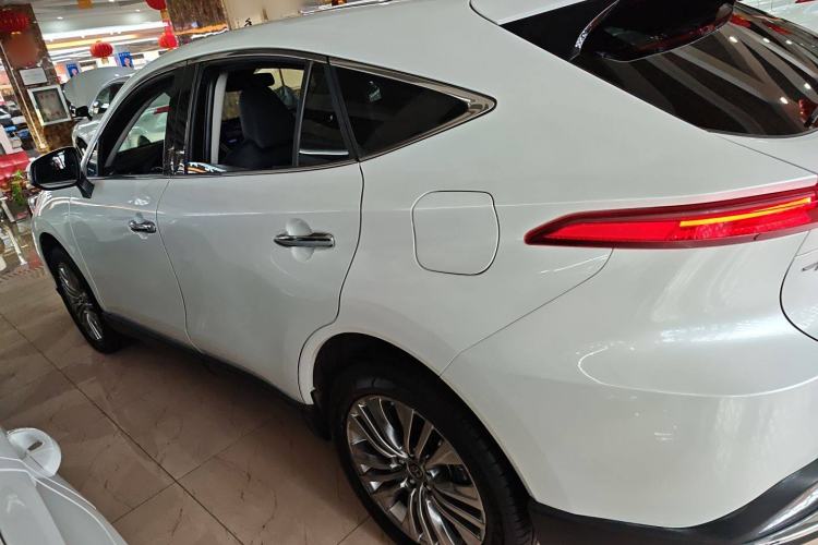 Used Toyota Harrier 2022 2.0L CVT Two-Wheel Drive Deluxe Edition Left Side