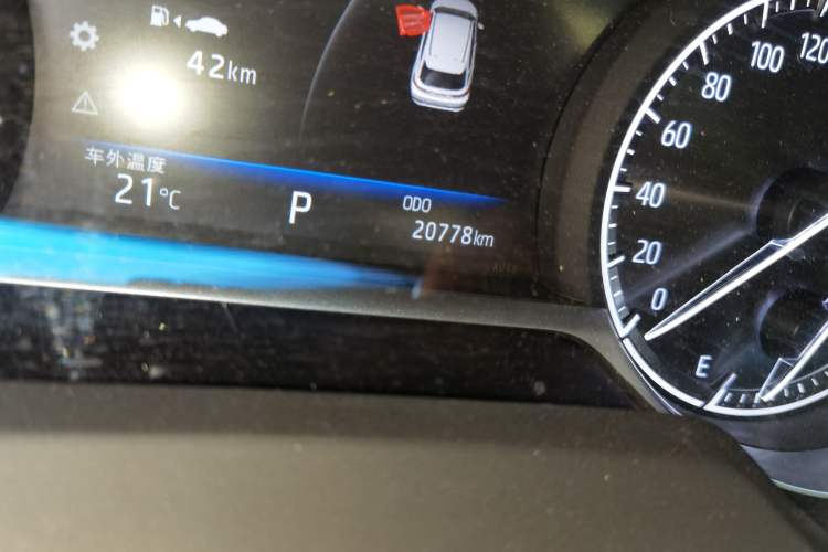Used Toyota Harrier 2022 2.0L CVT Two-Wheel Drive Luxury Edition Odometer Close Up