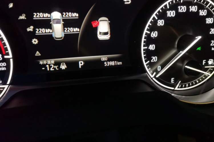 Used Toyota Harrier 2022 2.0L CVT Two-Wheel Drive Entry Version Odometer Close Up