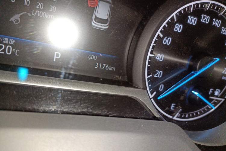 Used Toyota Harrier 2022 Dual-Engine 2.5L CVT Two-Wheel Drive Luxury Edition Odometer Close Up