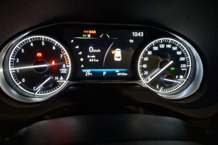 Used Toyota Harrier 2022 2.0L CVT Two-Wheel Drive Luxury Edition Odometer Close Up