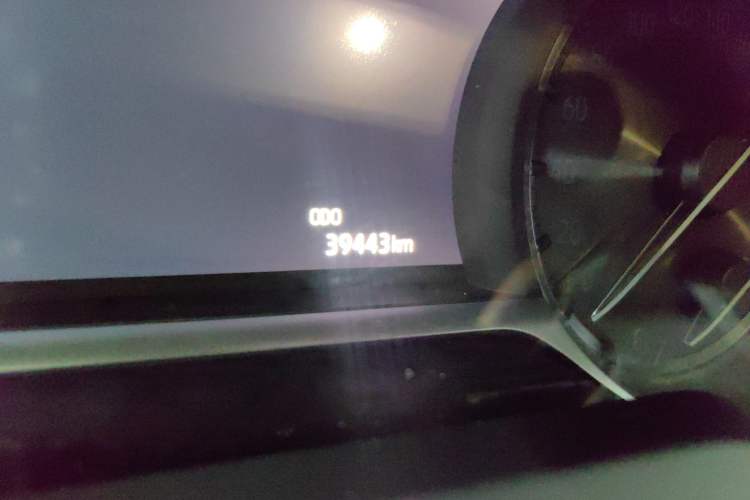 Used Toyota Harrier 2022 2.0L CVT Two-Wheel Drive Luxury Edition Odometer Close Up