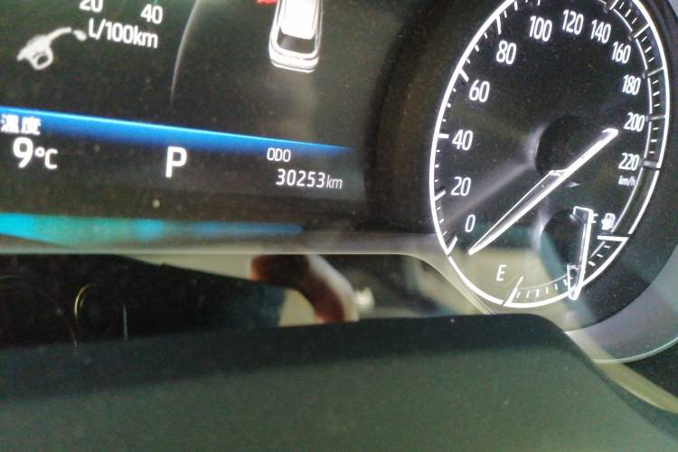 Used Toyota Harrier 2022 2.0L CVT Two-Wheel Drive Deluxe Edition Odometer Close Up