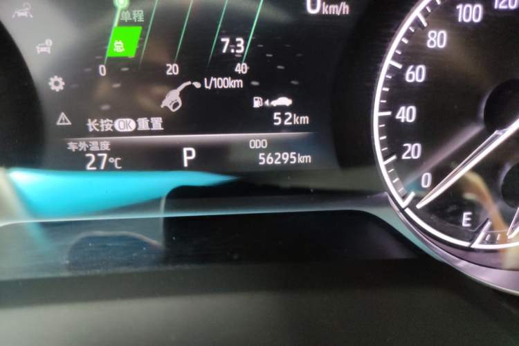 Used Toyota Harrier 2022 2.0L CVT Two-Wheel Drive Luxury Edition Odometer Close Up