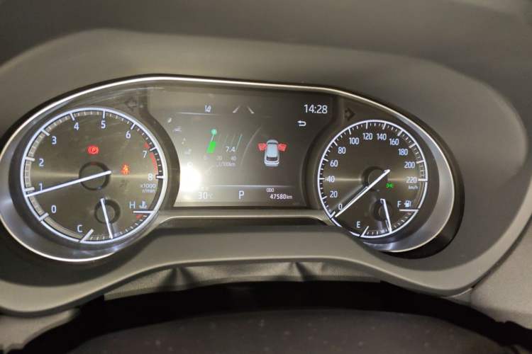 Used Toyota Harrier 2022 2.0L CVT Two-Wheel Drive Deluxe Edition Odometer Close Up