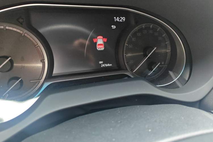 Used Toyota Harrier 2022 2.0L CVT Two-Wheel Drive Luxury Edition Odometer Close Up