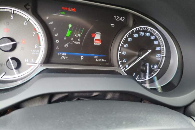 Used Toyota Harrier 2022 2.0L CVT Two-Wheel Drive Deluxe Edition Odometer Close Up