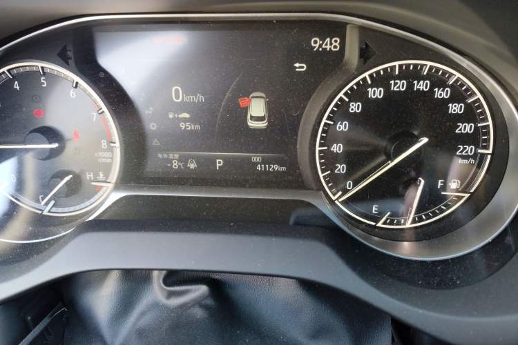 Used Toyota Harrier 2022 2.0L CVT Two-Wheel Drive Deluxe Edition Odometer Close Up