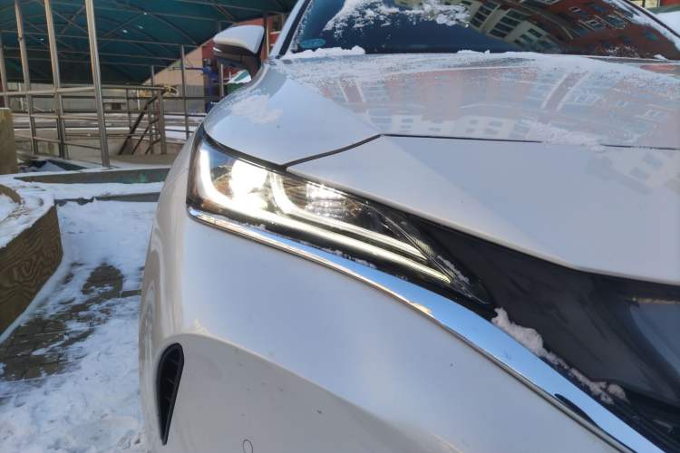 Used Toyota Harrier 2022 Dual-Engine 2.5L CVT Four-Wheel Drive Luxury Edition Right Front Headlight