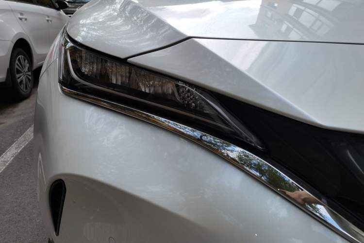 Used Toyota Harrier 2022 2.0L CVT Two-Wheel Drive Luxury Edition Right Front Headlight