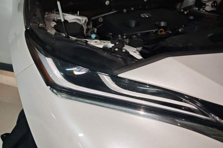 Used Toyota Harrier 2022 2.0L CVT Two-Wheel Drive Deluxe Edition Right Front Headlight