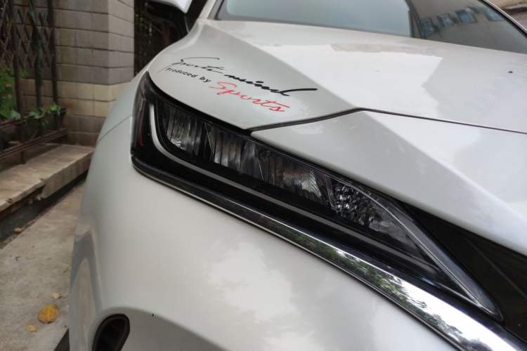 Used Toyota Harrier 2022 2.0L CVT Two-Wheel Drive Luxury Edition Right Front Headlight