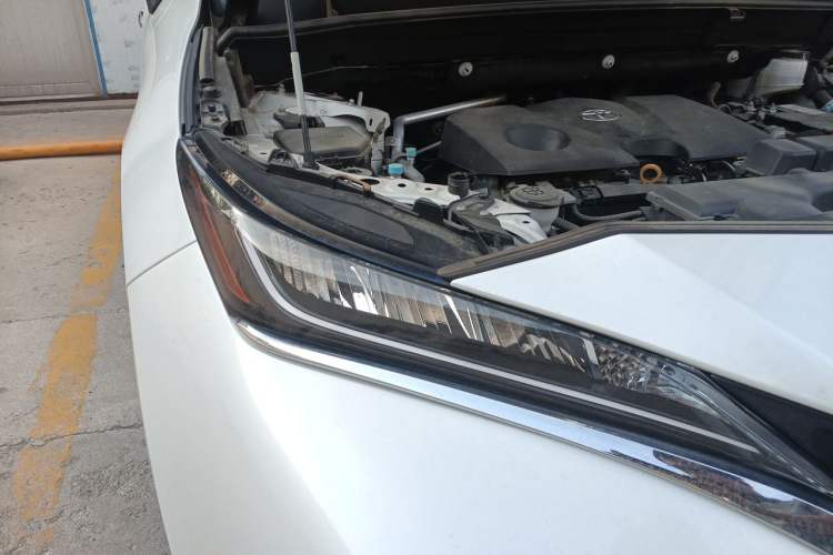 Used Toyota Harrier 2022 2.0L CVT Two-Wheel Drive Luxury Edition Right Front Headlight