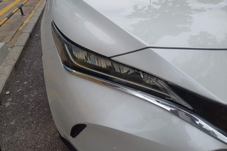 Used Toyota Harrier 2022 Dual-Engine 2.5L CVT Two-Wheel Drive Luxury Edition Right Front Headlight