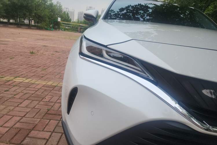 Used Toyota Harrier 2022 2.0L CVT Two-Wheel Drive Deluxe Edition Right Front Headlight