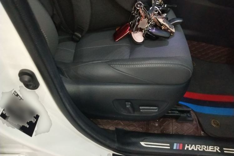 Used Toyota Harrier 2022 Dual-Engine 2.5L CVT Four-Wheel Drive Luxury Edition Right Front Seat
