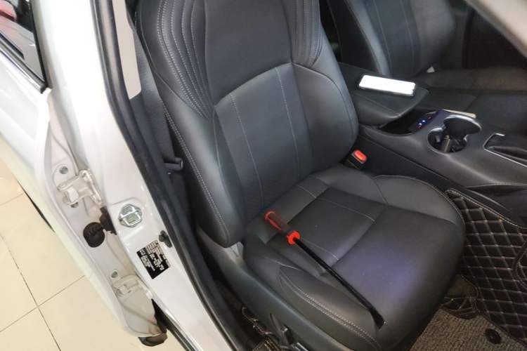 Used Toyota Harrier 2022 2.0L CVT Two-Wheel Drive Deluxe Edition Right Front Seat