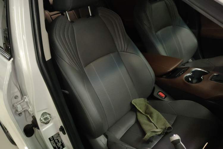 Used Toyota Harrier 2022 Dual-Engine 2.5L CVT Four-Wheel Drive Luxury Edition Right Front Seat