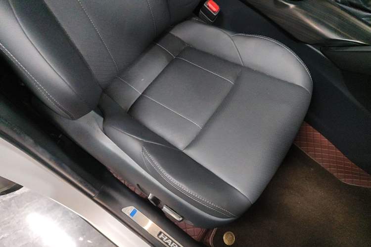 Used Toyota Harrier 2022 Dual-Engine 2.5L CVT Four-Wheel Drive Flagship Edition Right Front Seat