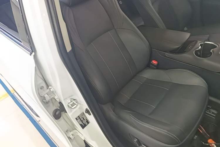 Used Toyota Harrier 2022 Dual-Engine 2.5L CVT Four-Wheel Drive Luxury Edition Right Front Seat