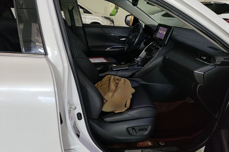 Used Toyota Harrier 2022 2.0L CVT Two-Wheel Drive Luxury Edition Right Front Seat